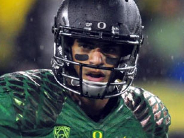 Oregon star QB Marcus Mariota is taking only golf and yoga next semester | Golf News and Tour Information [Video]