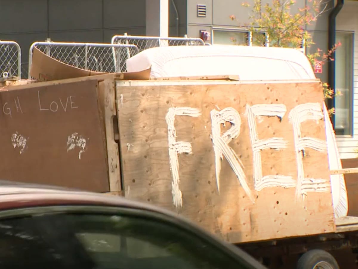 Customers ransacked Portland furniture warehouse after a free sign was erected. Then the owner found out [Video]