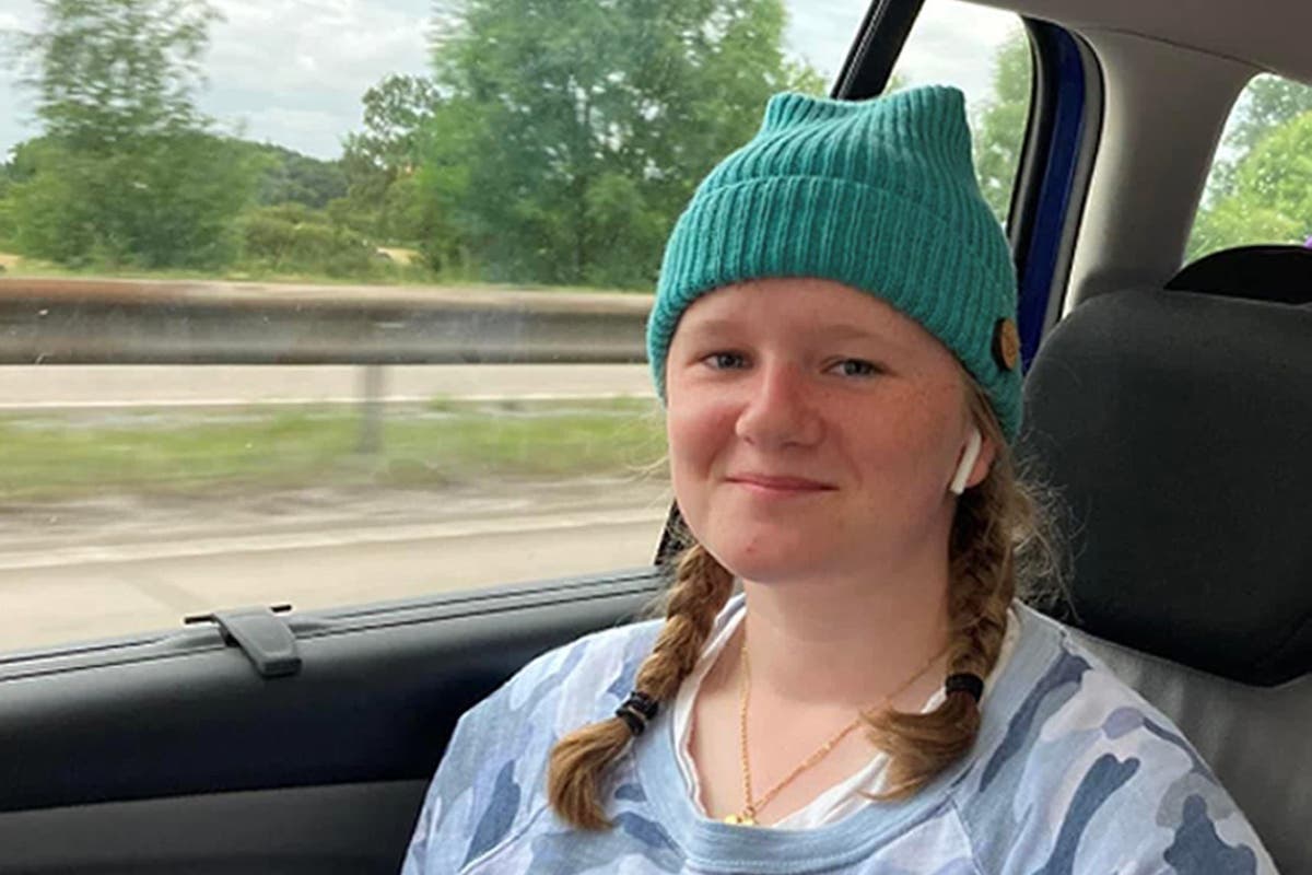 Girl killed in horror M53 bus crash was one of few on board wearing a seatbelt, inquest told [Video]