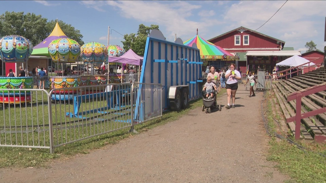 4th of July carnival at The Great Pumpkin Farm in Clarence [Video]