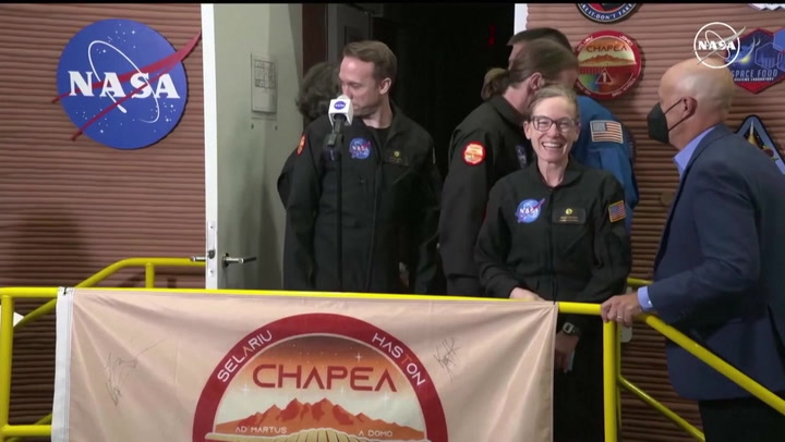 Volunteer crew emerge from Mars simulator for first time in 378 days | Lifestyle [Video]